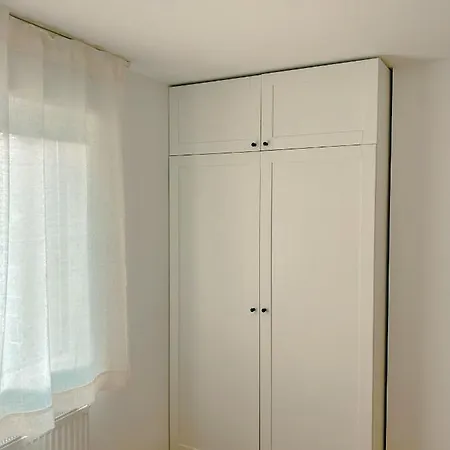 Casa Rossa Apt1 - Modern Living Near Frankfurt Apartment