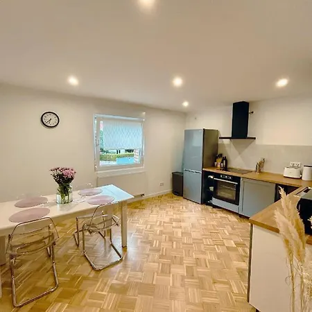 Casa Rossa Apt1 - Modern Living Near Frankfurt باد هومبرغ فور دير هوه
