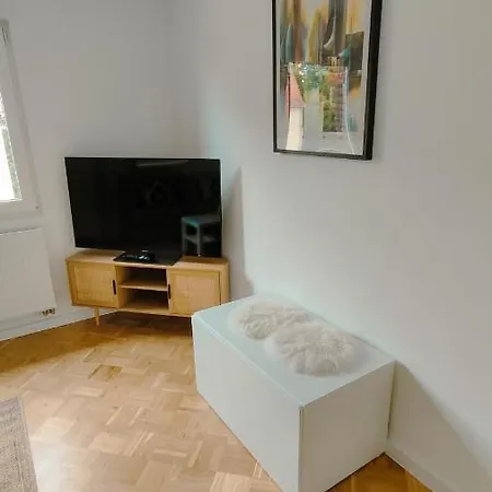 Casa Rossa Apt1 - Modern Living Near Frankfurt Lägenhet *