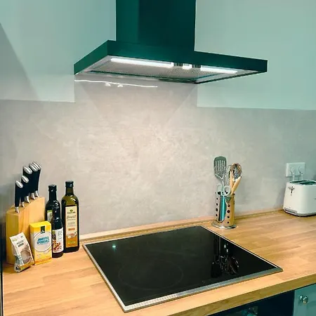 Casa Rossa Apt1 - Modern Living Near Frankfurt Apartment *