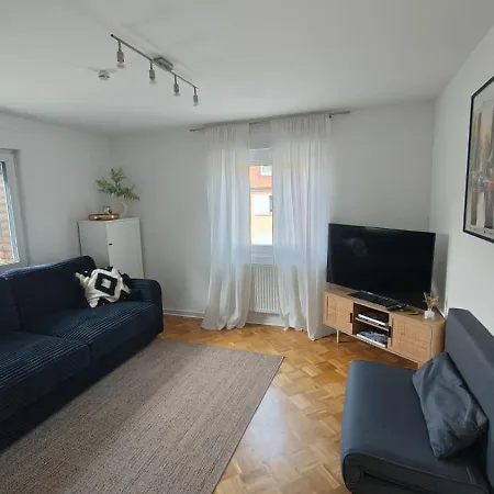 Casa Rossa Apt1 - Modern Living Near Frankfurt شقة *